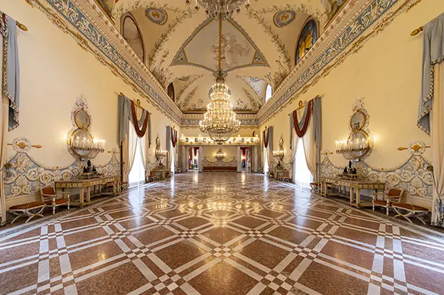 Salone della reggia di capodimonte