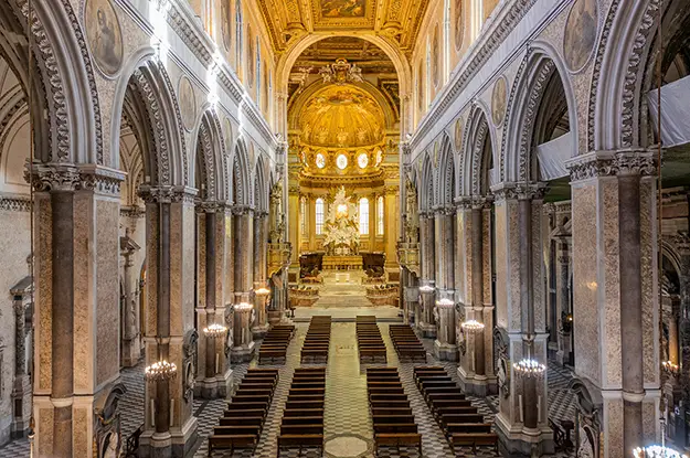 Navata del Duomo di Napoli