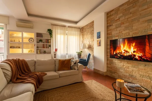 Divano, Smart Tv e angolo lettura